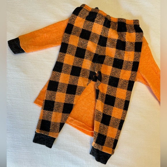 Trick or Treat Sleep | Halloween Jack O Lantern Pajama Set | 12 months - Picture 5 of 7